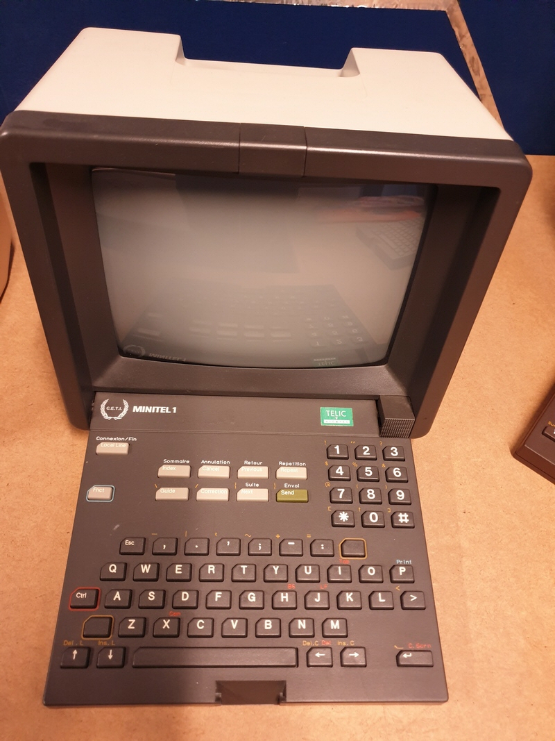 Gamme EXPORT: Le Minitel 1B au Canada